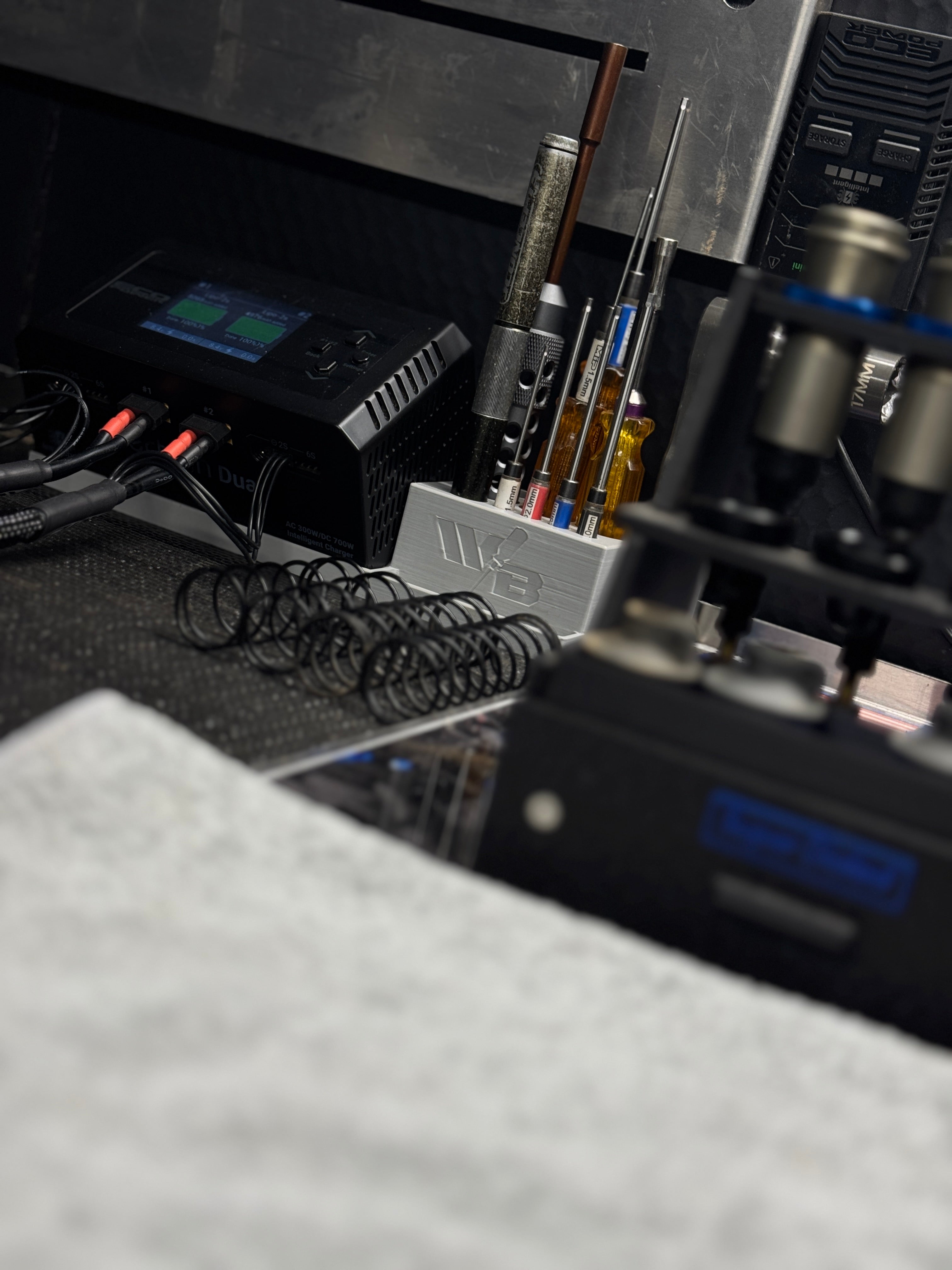 Wallie Builds 3D Printing A1 Charger Stand supporto charger grigio