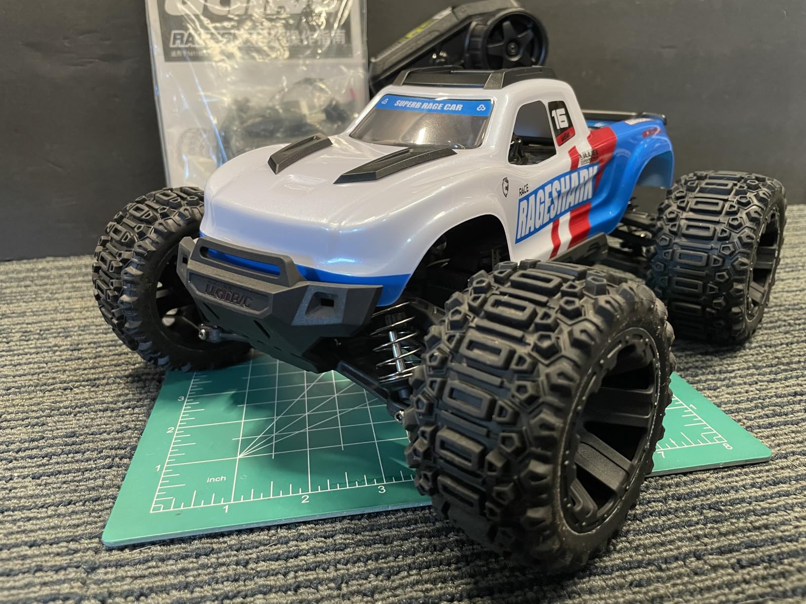 UDI RC Rageshark UD1611 Auto RC 1/16 White-Blue 2 Batterie