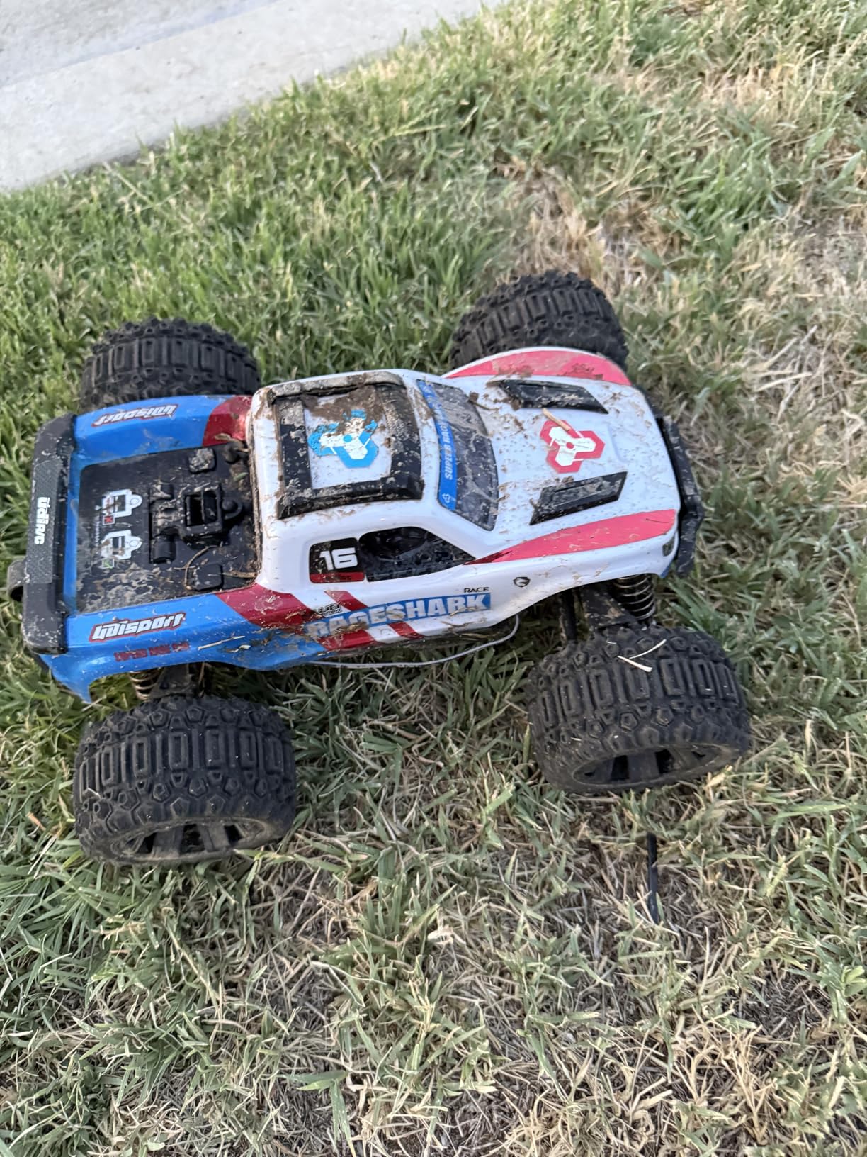 UDI RC Rageshark UD1611 Auto RC 1/16 White-Blue 2 Batterie