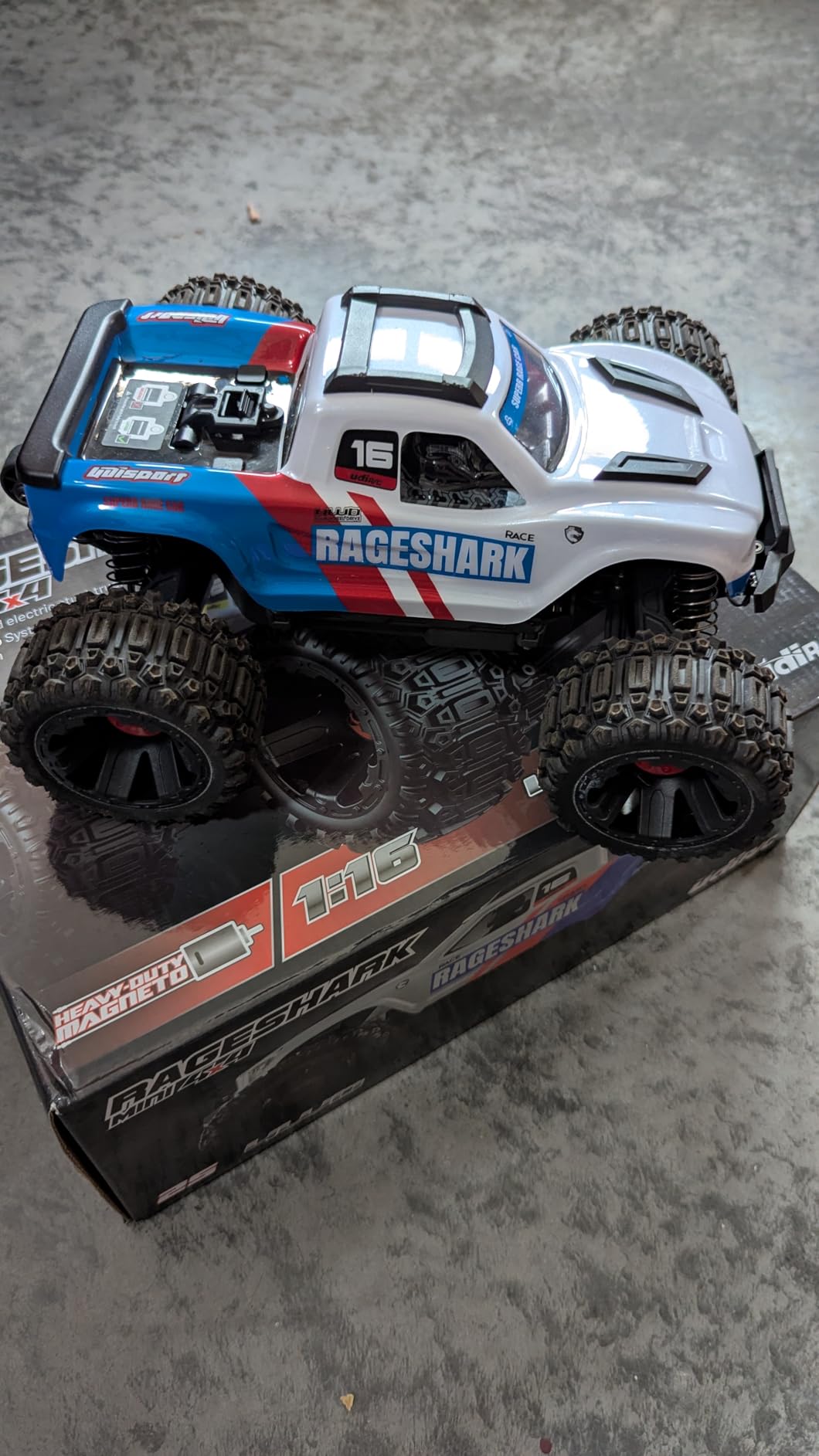 UDI RC Rageshark UD1611 Auto RC 1/16 White-Blue 2 Batterie